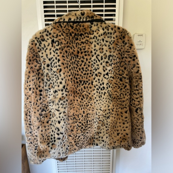 Cutest leopard print coat - Picture 2 of 2